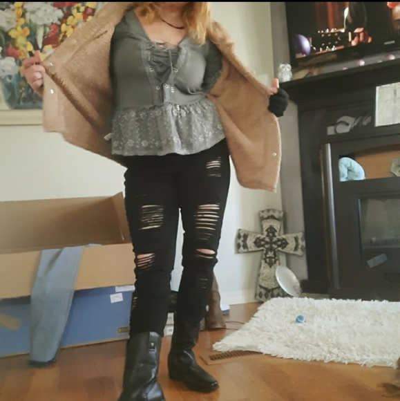 Whigh-waisted black  ripped skinny denim pant - Picture 16 of 16